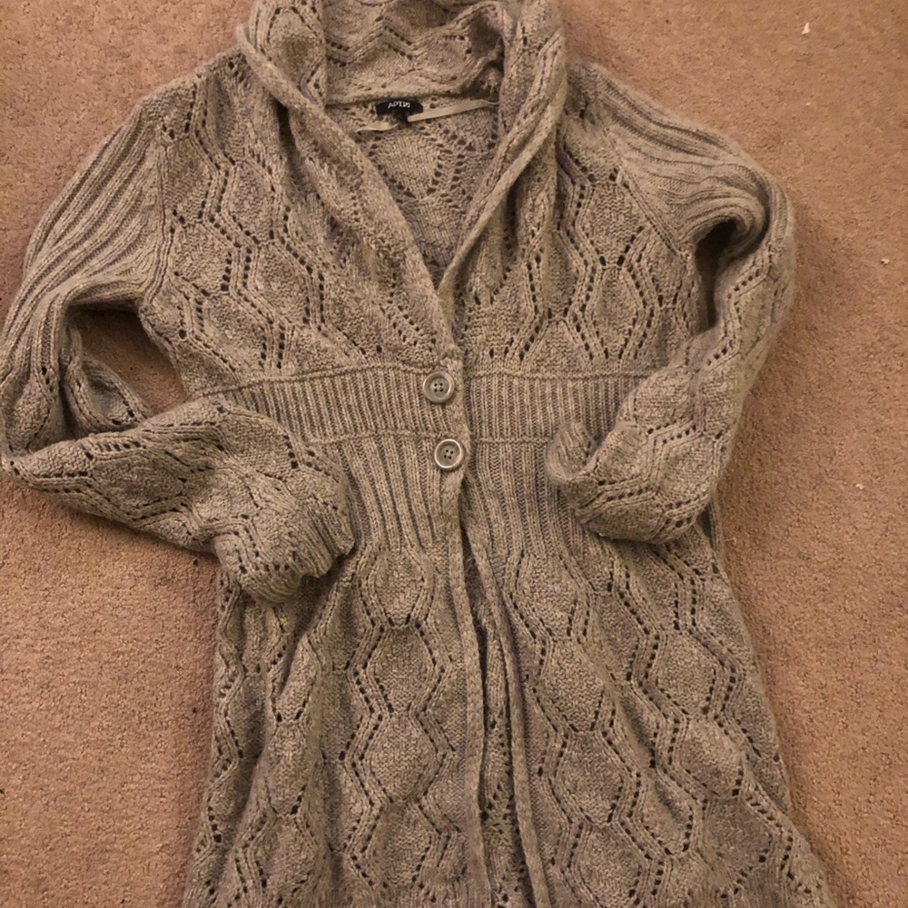 Beautiful sweater perfect as a layer piece
